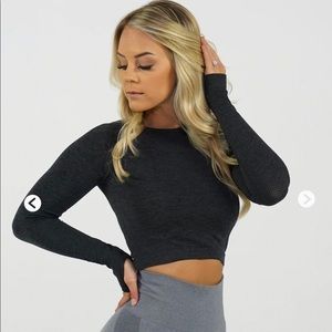 NVGTN long sleeve crop w/ thumbs hole
